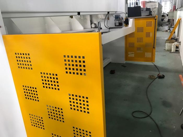 CE Light curtain guarding for Yawei AHYW CNC  sheet metal guillotine shear ESA S625 controller