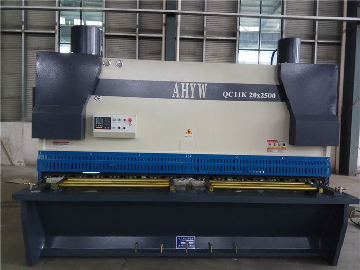 China Yawei 20mm mild steel plate guillotine cutting shears