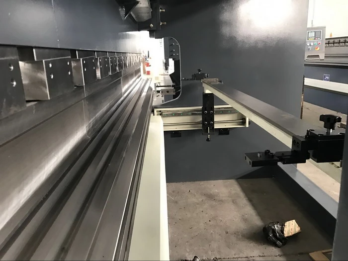 motorised Yawei pressbrakes back gauge with ball screw and linear guide