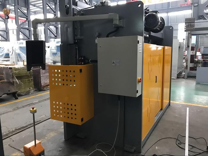 side view of Yawei 2 axis plate bending machine Yawei China 