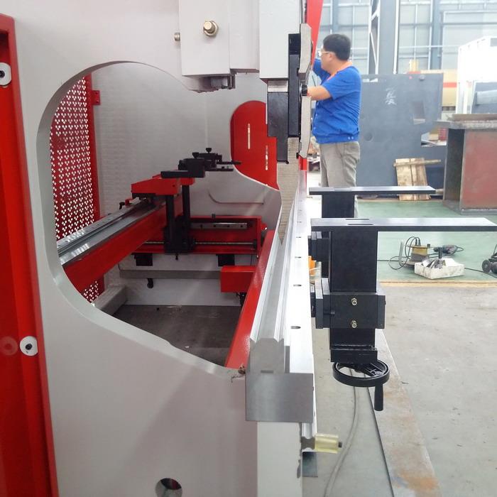 EURO 30 degree  acute punch and 2V quick chang die Yawei 2 axis NC Press brake 3m