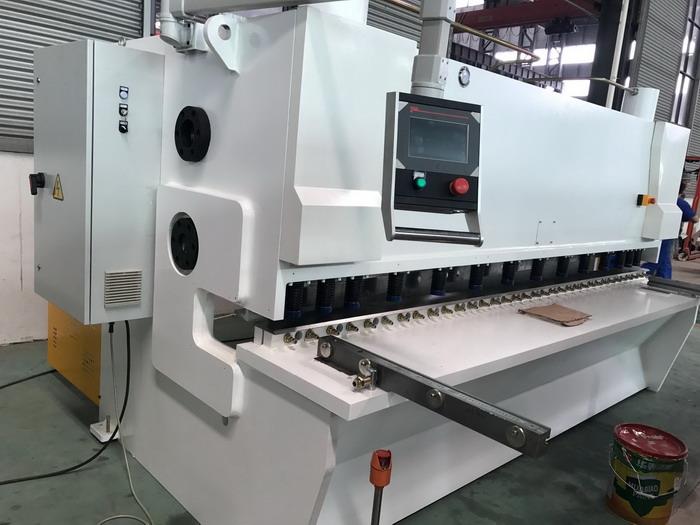 China AHYW Yawei 13mm mild steel plate VR Guillotine shears manufactures factory