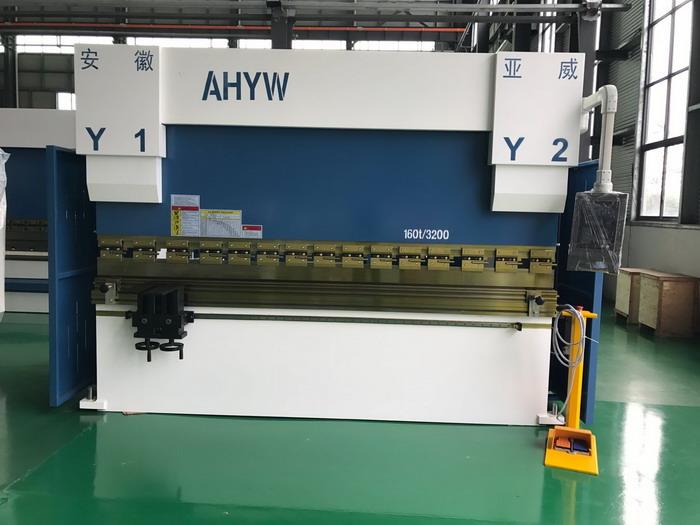 China Yawei PBH 160T3M 5 axis cnc press brakes delem da52s factory