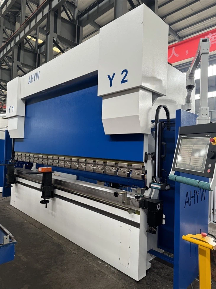 China Yawei AHYW made 320T4M DA66T 6 axis cnc press brake factory